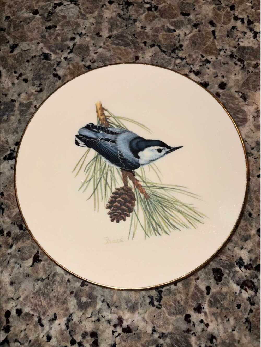 1986 National Wildlife Federation collector plate featuring a nuthatch Tracé.